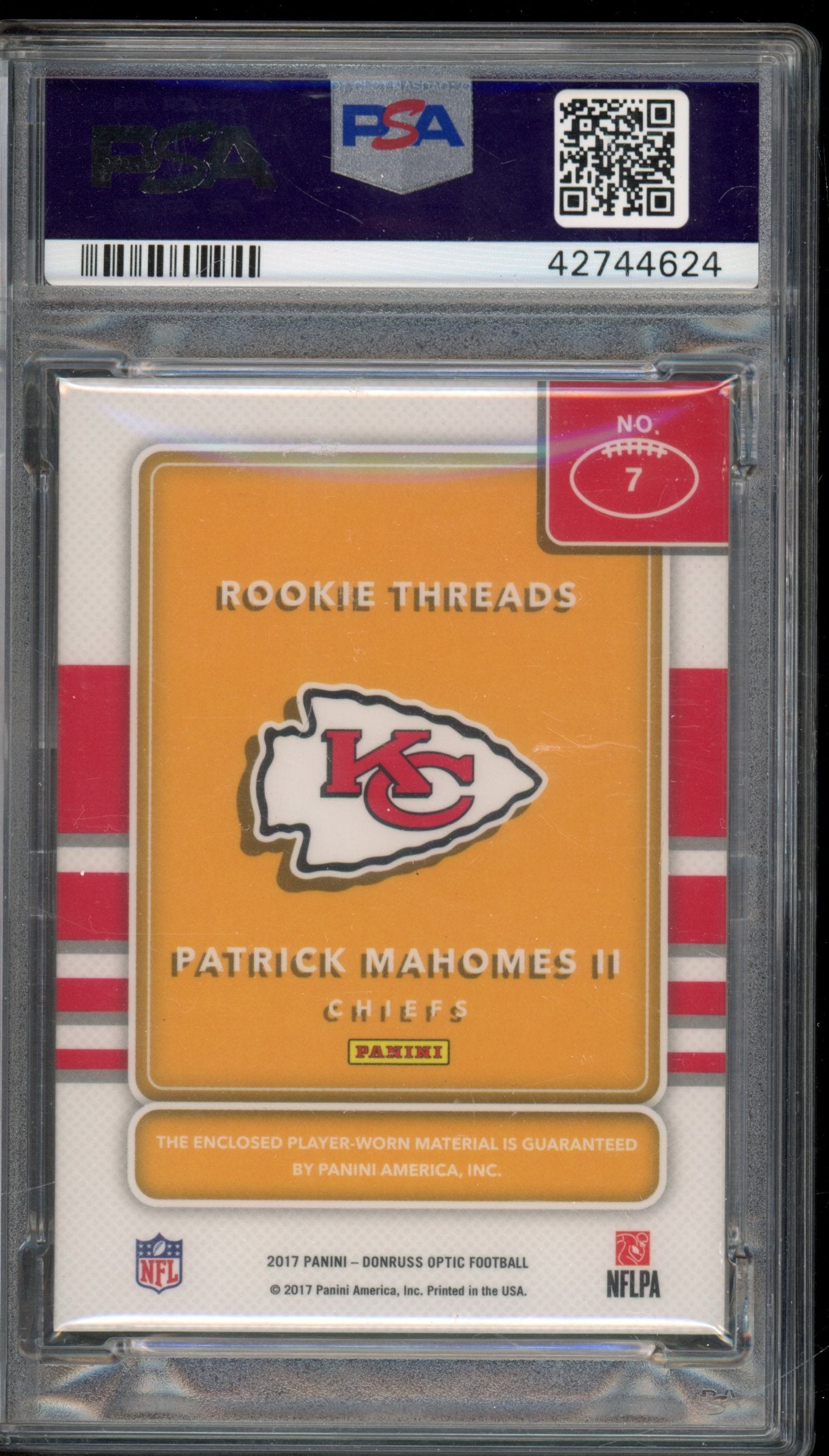 2017 Optic Patrick Mahomes II Rookie Threads Jersey PSA 8 RC