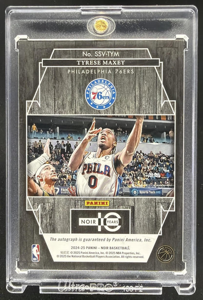 2024-25 Panini Noir Tyrese Maxey #SSV-TYM Spotlight Signatures Vertical /99 Auto