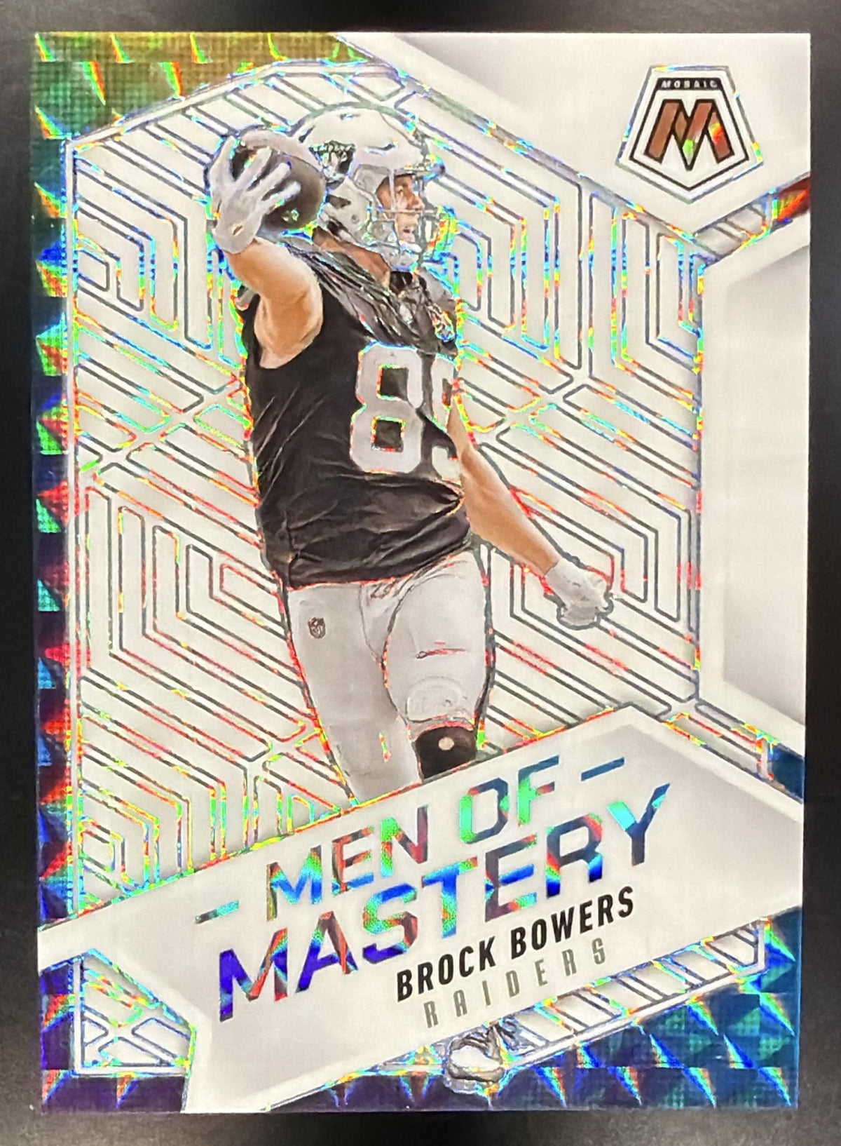 2025 Panini Mosaic Brock Bowers #6 Men of Mastery White Prizm 12/25