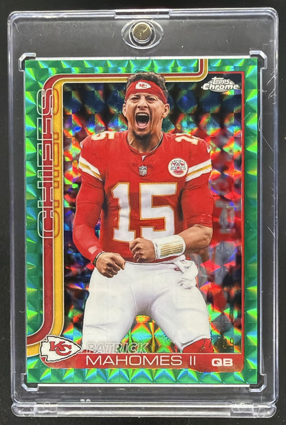 2025 Topps Chrome Patrick Mahomes II #148 Image Variation Green Geometric /99 SP