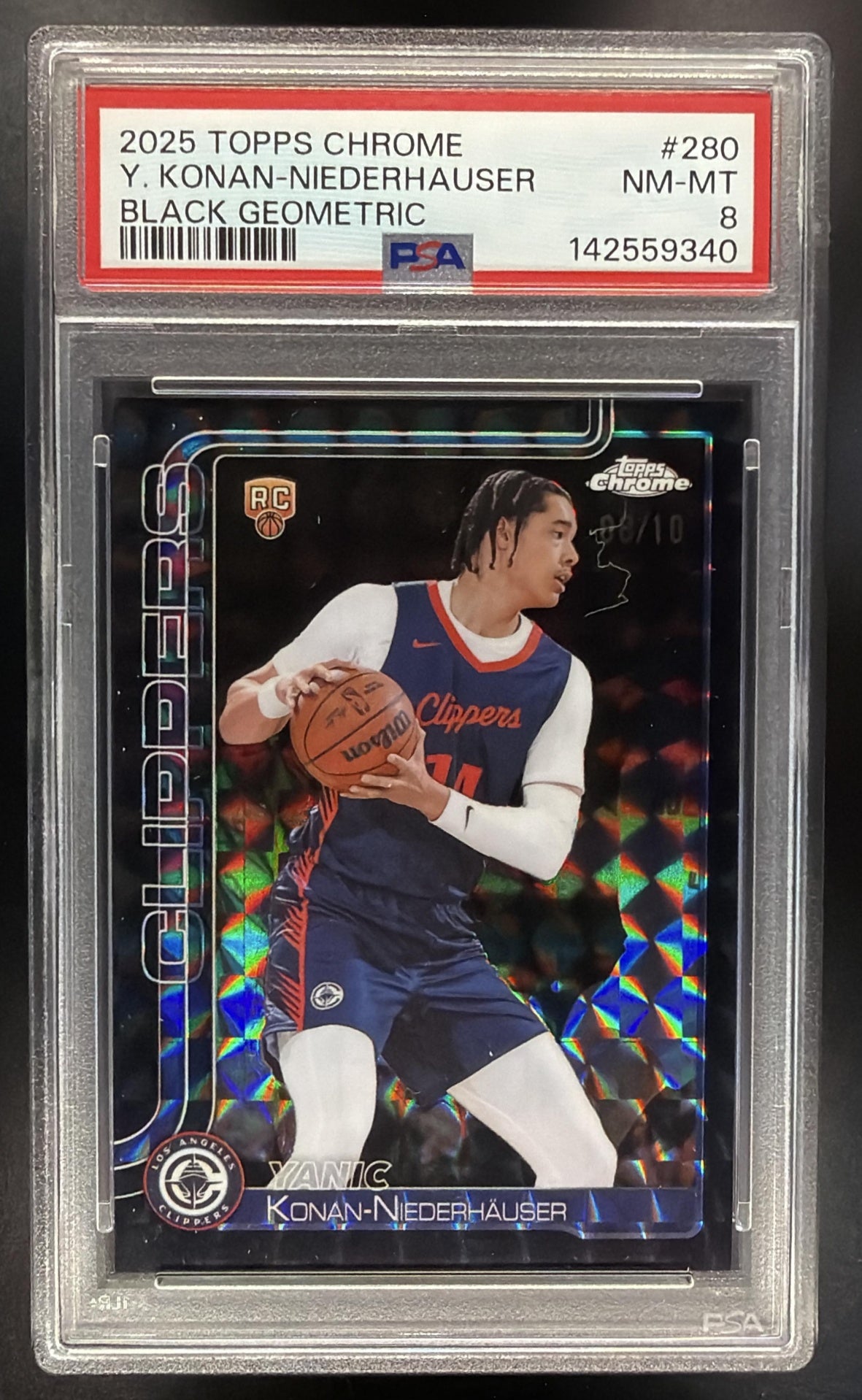 2025 Topps Chrome Yanic Konan-Niederhauser #280 Geometric Black Refractor /10 RC PSA 8